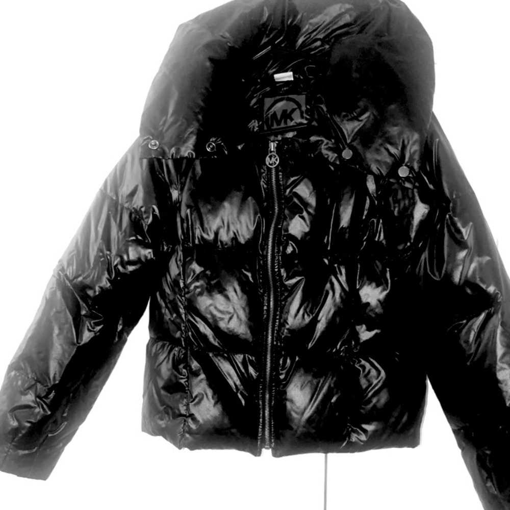 MICHAEL KORS black shiny puffer waist coat